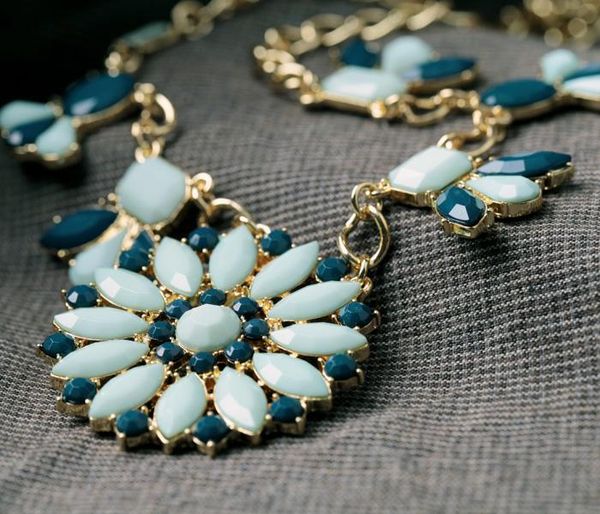 

chokers beauty flower elegant party resin necklaces, Golden;silver