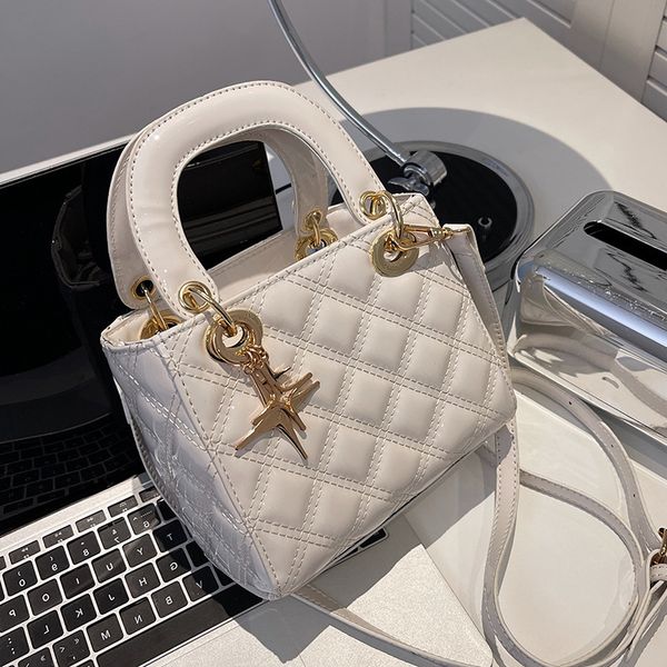 

this year's popular bag women's 2022 new versatile fashion messenger high texture hand diana