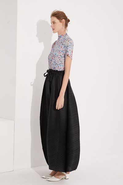 

miyake pleated broad leg pants female 2020 spring summer european american loose trousers legs leisure belt trousers tp5002, Black;white