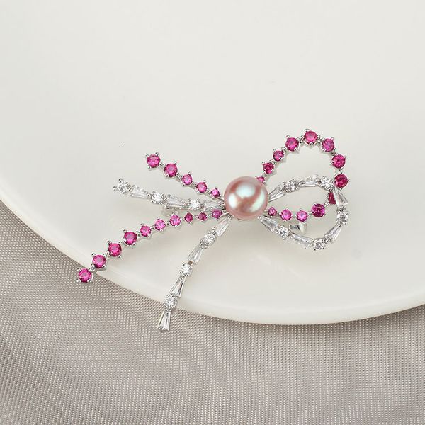 

2021 new luxury rhinestone flower brooches women jewelry natural pearl brooch pins for female wedding party crystal accessories gifts op0d, White;black