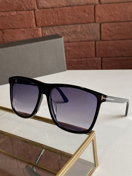 

2021 new fashionable large framed face small sunglasses anti-radiation temperament simple and generous size 60*15*145cm0832