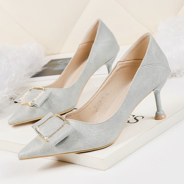 Vendita calda-New fashion office lady party shoes 6.5Ccm tacco sottile punta a punta fibbia designer donna pompe in pelle di alta qualità 4 colori