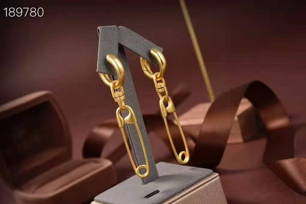 

fashion earrings style is a seller of new clip-on pendant earrings, Golden