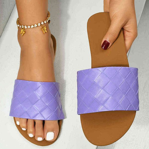 Chinelos Os novos sandálias de verão Sandálias Liso Cosy Slides Feminino Praia Ao Ar Livre Roxo Sexy Weave Tamanho Grande para 220304