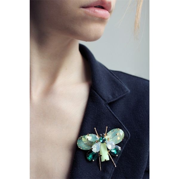 

emanco 2 colors cute animal & insect butterfly brooches pins for women crystal brooch clothing accessories fashion jewelry y200323, Gray