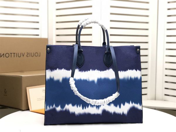 

2021classic designer travel bags handbags shoulder bag messenger shopping pockets cosmetic bags crossbody pillow mini nano 010