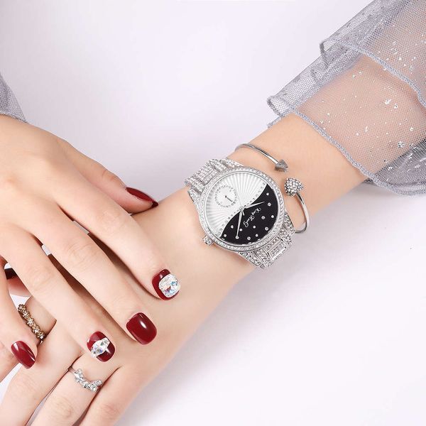 

three 2020 fashion vibrato ladies watch beads with waterproof star tiktok, Slivery;brown