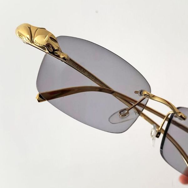 

metal without hoop of a fashion sunglasses, White;black