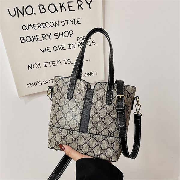 

handbag hand women's travel leisure trend single diagonal 60% off factory store