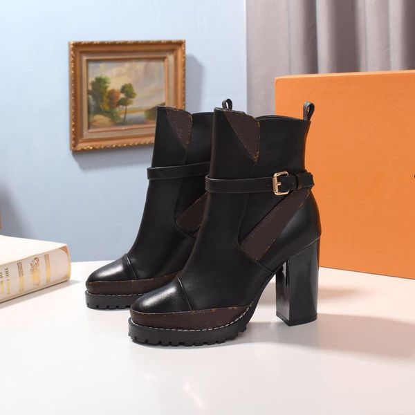 

women luxurys designers 2020 high heel desert boots fashion lace up martin boots short heels flat ankle boots wefwgw, Black