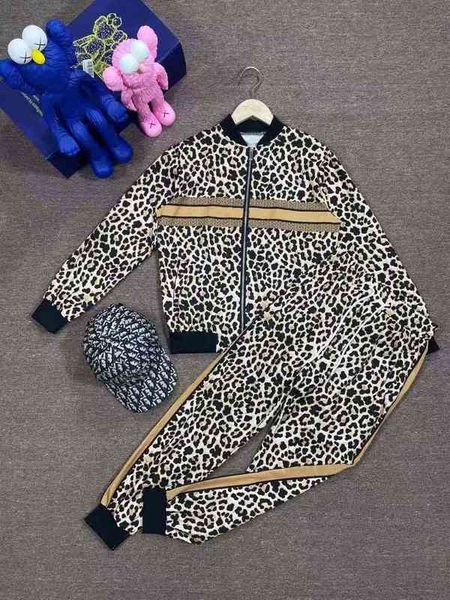 

2022 factory wholesale new autumn print zipper coat harun pants two piece set women rd9v, Gray
