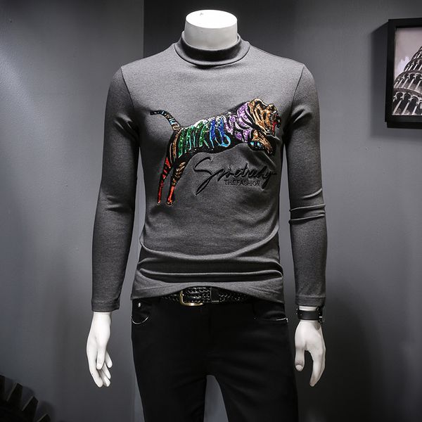 

2019 new men's round neck fashion casual embroidered t-shirt plus velvet men's tide gold velvet printed bottoming shirt, White;black