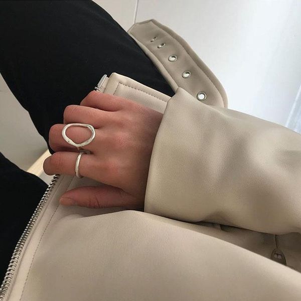 

aomu 2020 новый простой металл нерегулярной двухслойной волны гладкое отверстие регулируемое кольцо для женщин мужчин вечеринка украшенные п, Silver