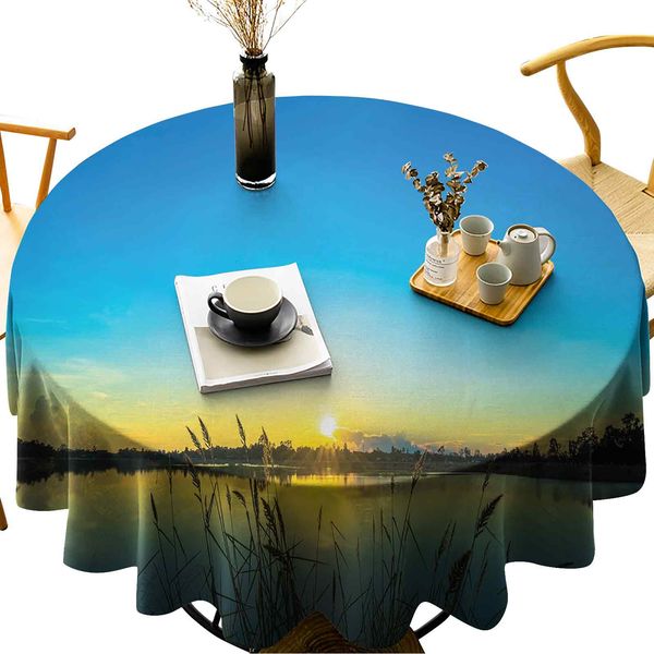 

круглая скатерть хлопчатобумажная льняная пылезащитная стола крышка солнце поднимается в голубом небе тихо на открытом воздухе с ошеломление