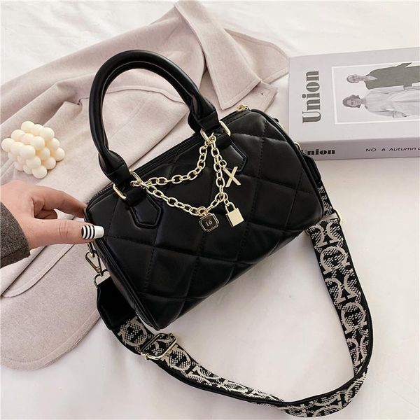 

women's bag autumn and winter 2021 new fashion embroidered pillow bag net red large capacity lingge boston messenger