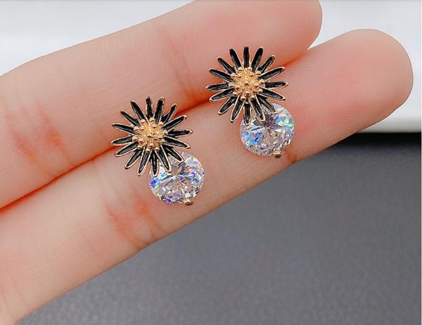 

2020 новая свежая маленькая ромашка с игристым горный хрусталь простой сладкий ушной гвоздичный офис вечеринка дата покупки подходит 345, Golden;silver