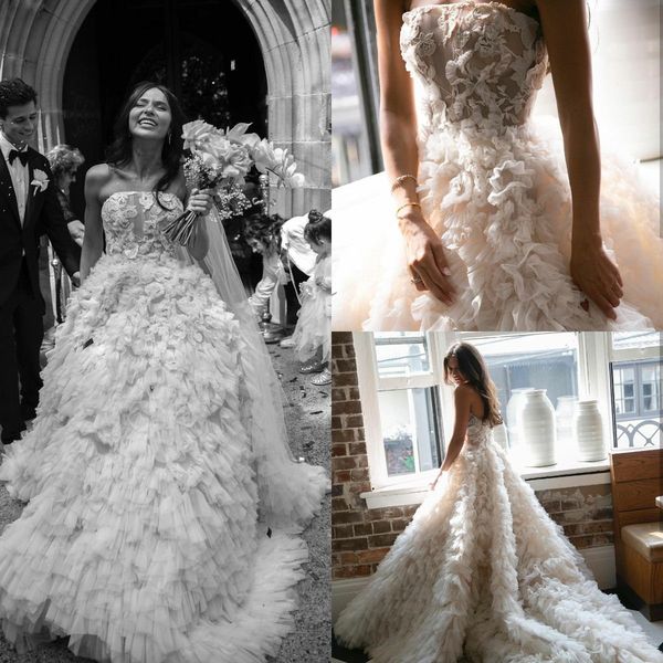 

2021 strapless a line wedding dresses lace appliqued tiered ruffles sweep train bridal gowns elegant boho vestido de novia, White