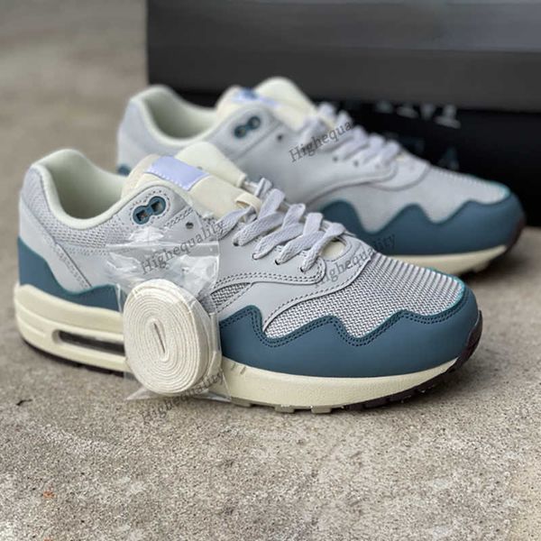 

2021 1 patta the wave monarch 1 1s aqua noise running shoes metallic silver monarch-pure platinum men women mens trainer fashion sports