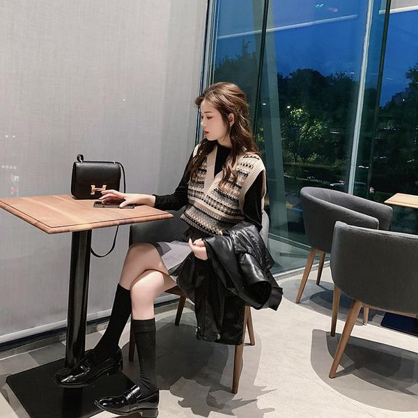 

women's vests autumn and winter 2021 sweater vest small fragrance wind wear outside korean fashion knitted jacket, Black;white
