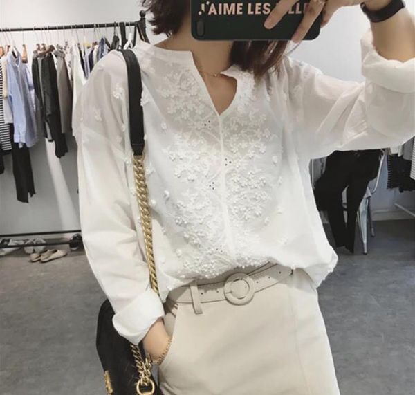 

fresh natural women with v-shaped sleeves embroidered white shirt 9uny