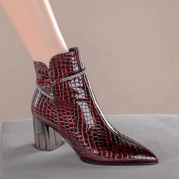 

women's 2021 boots on relief serpentine microfibre superior autumn and winter velvet size metal chain shoes 75nv, Black