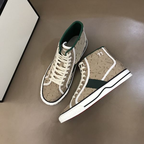 

2021 mens rhyton casual shoes classic paris dad platform leather shoes sneakers thick bottom dad sneaker zapatos, Black