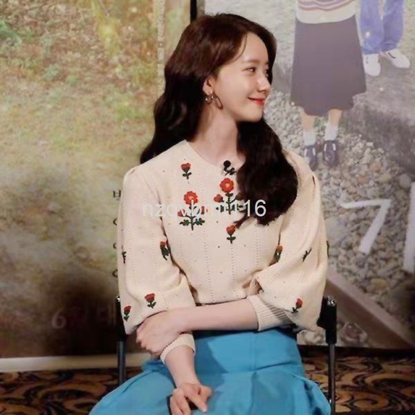 

two piece dress lin yuner vs li zhien's same 21 autumn and winter women's lantern sleeve embroidered sweater + blue large skirt se, White