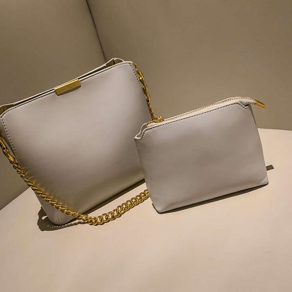 

luxurys designers new 2021 bucket shoulder fashion trend pu handbag temperament women's straddle bag