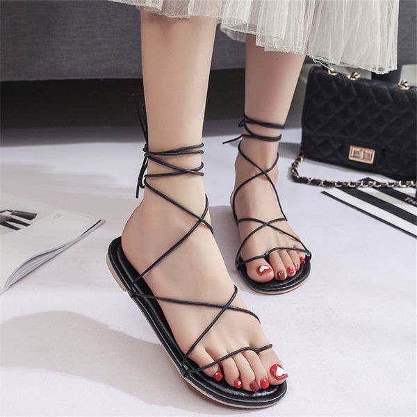 Designer-College Menina Sandálias Nova Feminino Verão Flat Strap Sandal Sexy Lace Up Sandálias Sapato Estreito Banda Open Tee Simples