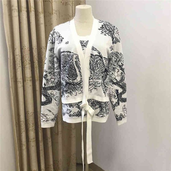 

2022 factory wholesale new model autumn fashion casual animal pattern vest cardigan 2-piece suit sweater women, White;black