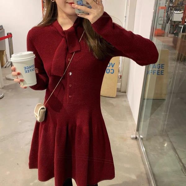 

small bow tie ~ design feeling lead long/short paragraph render knitting dress female qiu dong, White;black