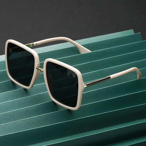 

2021 new fashion brand design sunglasses big box sunshade tourism street sunglasses european and american women trend uv400, White;black