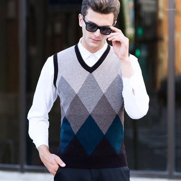 

men's casual vest v-neck sleeveless argyle plaid wool vest classic design 100% wool diamond pattern men's sweater and pullover1, Black;white