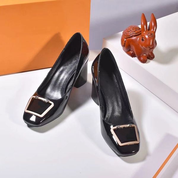 

высочайшее качество 2021 роскошный дизайнерский стиль патентный кожаный ощущает каблуки женщин уникальные буквы сандалии платье свадебные ту, Black