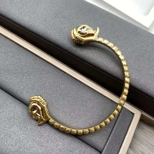 

new v letter opening fashion wild bracelet designer jewelry women bracelets, White