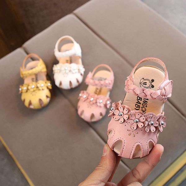 

summer 2020 new girls' baotou sandals fashion princs children's soft soled flat bottom walking sho, Black;red