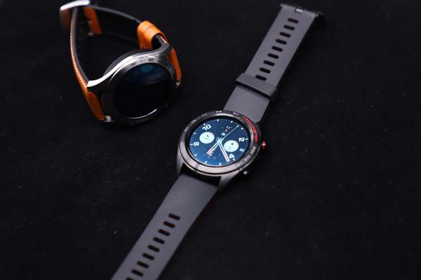 

huawei glory magic smart watch men's sports bracelet nfc mobile payment5