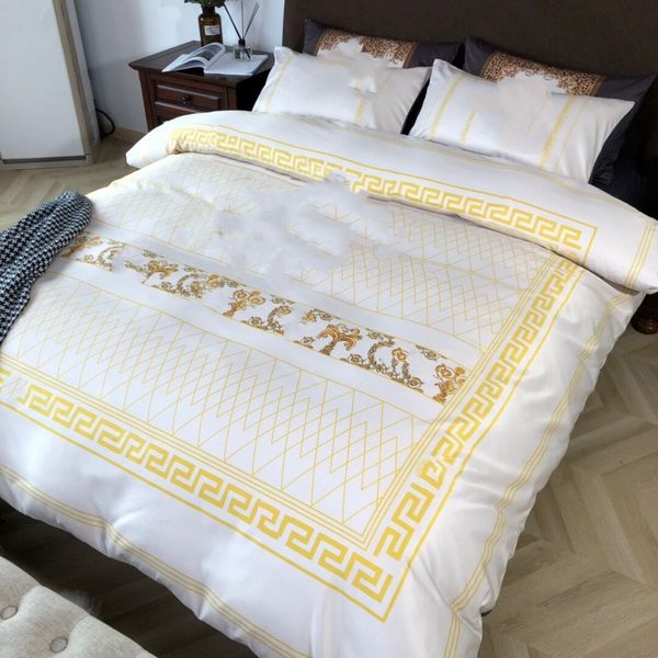 

designer bedding set velvet duvet cover set soft quilt cover set  size bed sheet thick duvet cover pillow cases sale