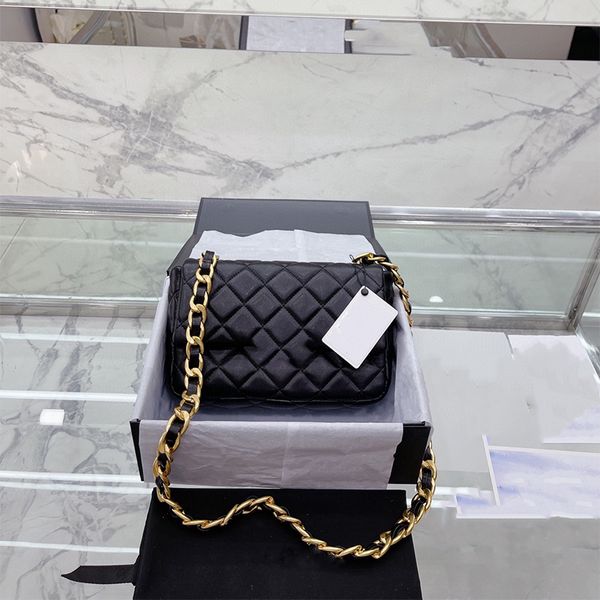 

2022 the new flip cover chain mini shoulder bag black genuine leather diamond lattice quilt outdoor sacoche designer diagonal bag retro luxu
