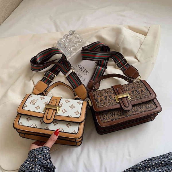 

2022 factory wholesale new burst bbao small bag women's autumn and winter new fashion versatile printed messenger square