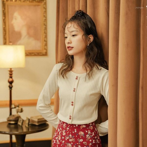 

inman 2020 autumn winter new arrival contrast button design decoration knitwear t-shirt1, White