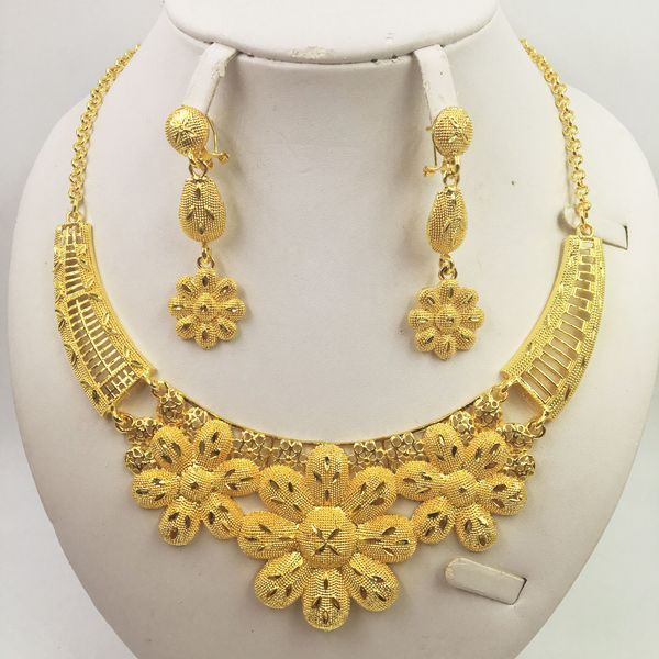 

diverse selection of stylish wedding dubai african jewelry collection gold necklace earrings romantic woman bride jewelry 201222, Slivery;crystal