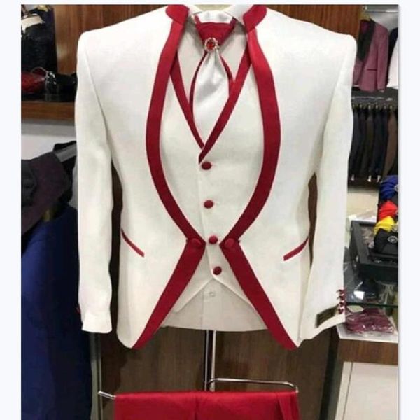 Abiti da uomo Blazer Bianco Bordo rosso Abbigliamento da palcoscenico per uomo Completo da uomo Costume da sposa da uomo Smoking da sposo formale (giacca + pantaloni + gilet)