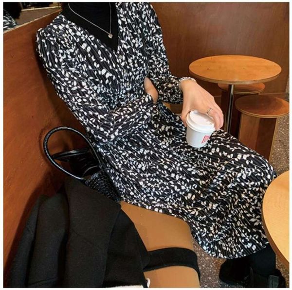 

romantic norwegian forest winter velvet 2020 vintage print v-neck dress, Black;gray