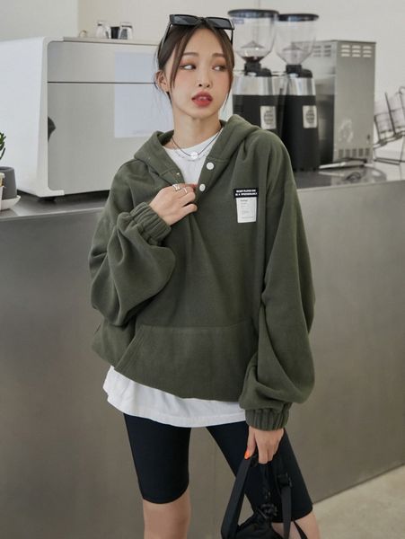 

dazy patch detail drop shoulder kangaroo pocket fleece hoodie w1c4#, White;black