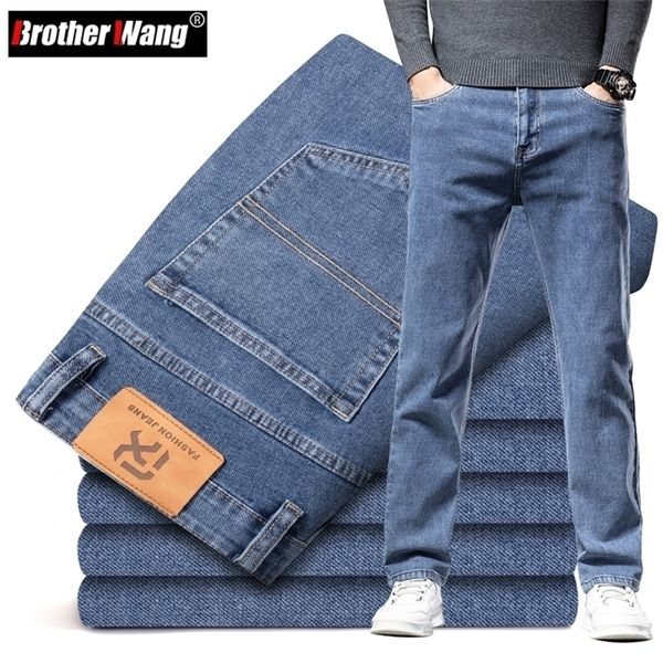 Calça jeans azul dos homens do outono dos homens jeans da perna do negócio de algodão de algodão de algodão calças masculinas marca mais tamanho 40 42 44 220311