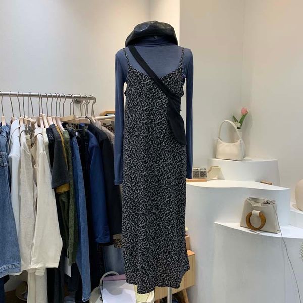 

dongdaemun 2020, south korea a two-piece chiffon dress with halter with long sleeves and high collar, Gray