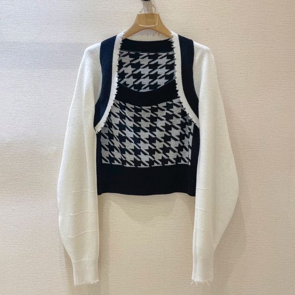 

100% wool sweater, White;black