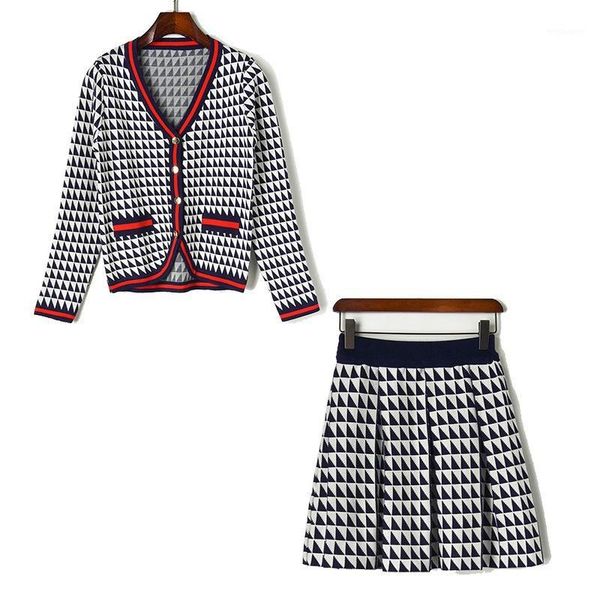 

2020 women's two piece autumn new patchwork color houndstooth sweater cardigan + pleated short skirt suit woman ls2331, White