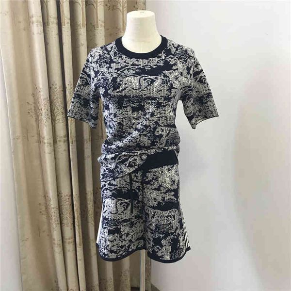 

2022 factory wholesale new d family 21 summer fashion jungle animal pattern sweater round neck short sleeve elastic waist shorts set ah6v, Gray